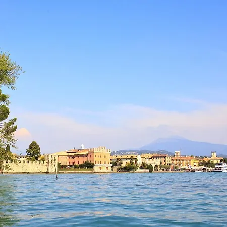 With Nicely Decorated Interior Near Garda Holiday home *